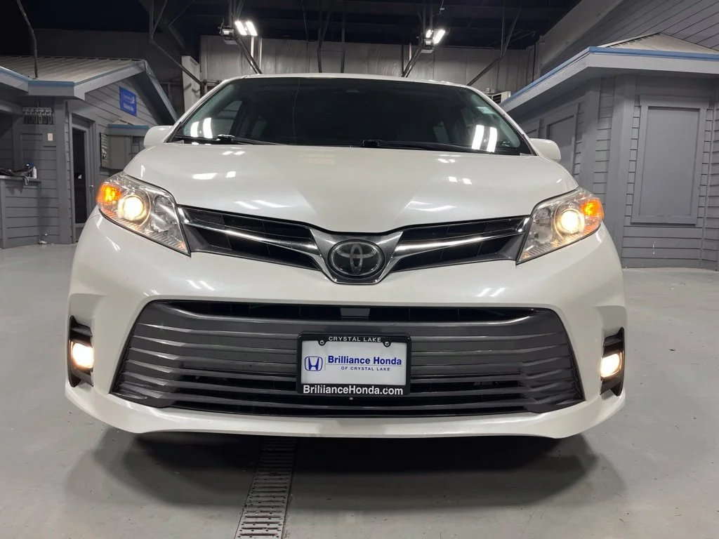 Used 2018 Blizzard Pearl Toyota XLE image 2