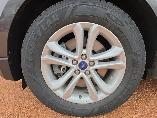 Used 2019 Gray Ford SEL image 14