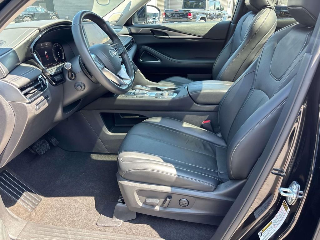 Certified Used 2023 Black INFINITI LUXE image 11