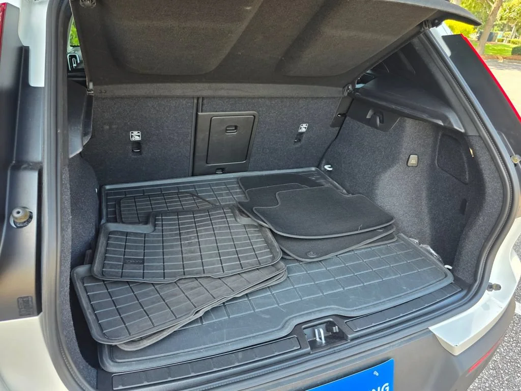 Used 2026  Volvo Plus image 32