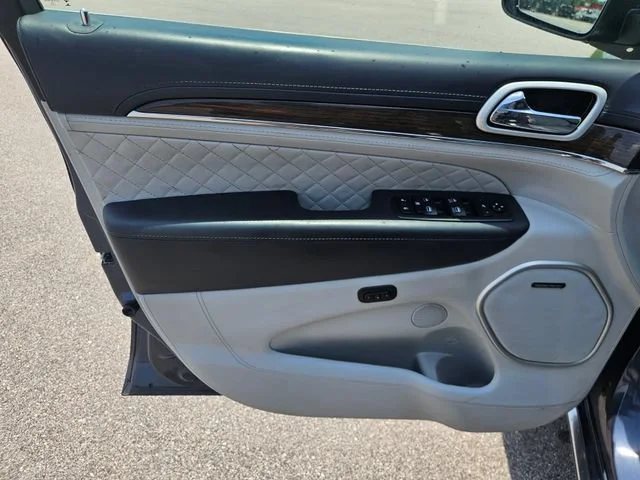 Used 2020 Blue Jeep Summit image 11