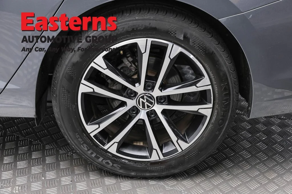 Used 2025 Gray Volkswagen 1.5T Sport image 8