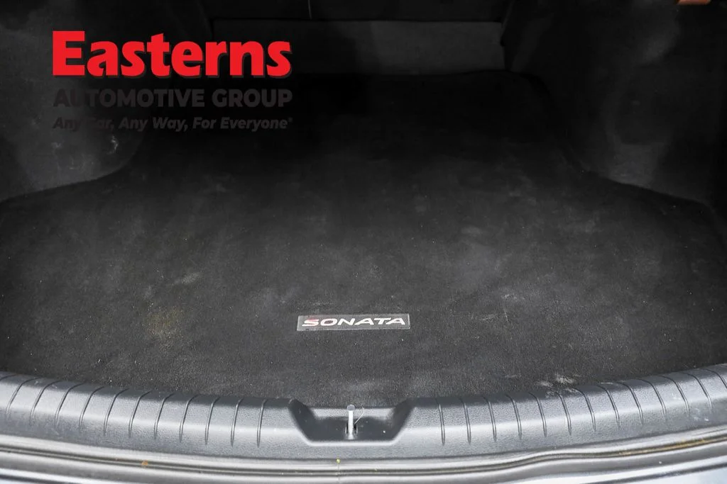 Used 2023 Gray Hyundai SEL image 9
