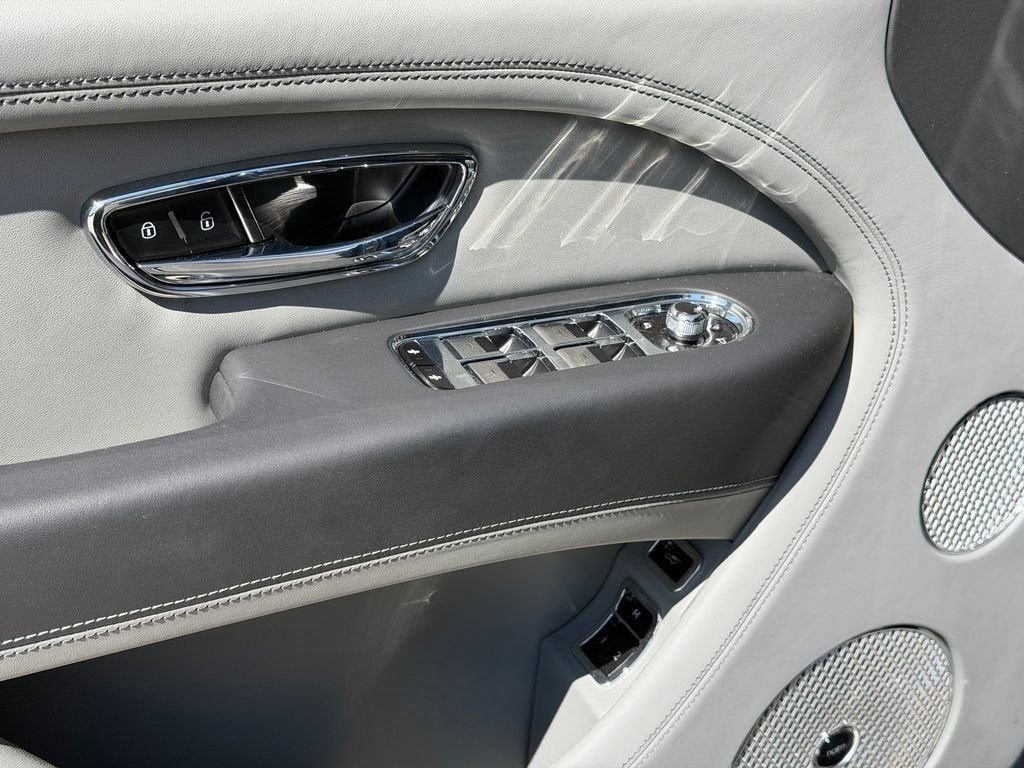 Used 2025 Gravity Gray Bentley Azure image 16