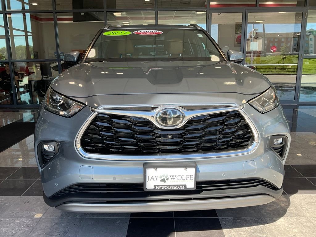 Used 2023 Toyota Highlander Platinum with VIN 5TDKDRBH1PS039370 for sale in Kansas City