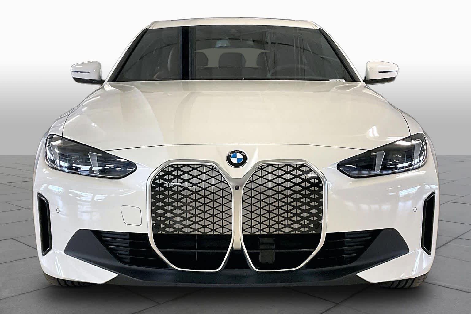 New 2026 Alpine White BMW eDrive40 image 3