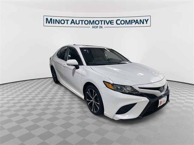 2020 Toyota Camry SE photo 2
