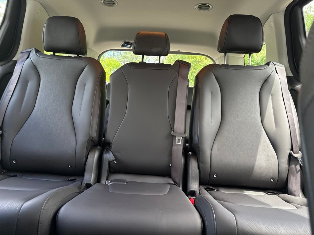 Certified Used 2024 Gray Kia LX image 25