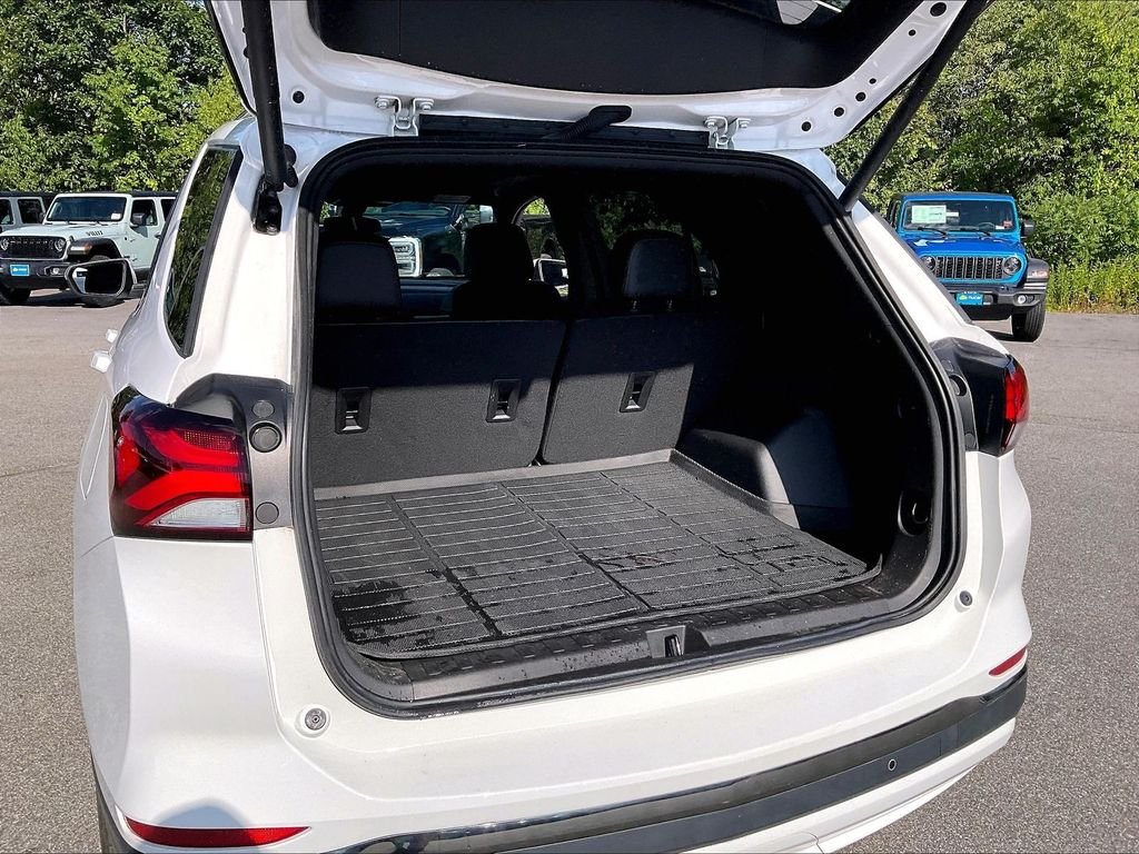 Used 2023 Summit White Chevrolet RS image 35