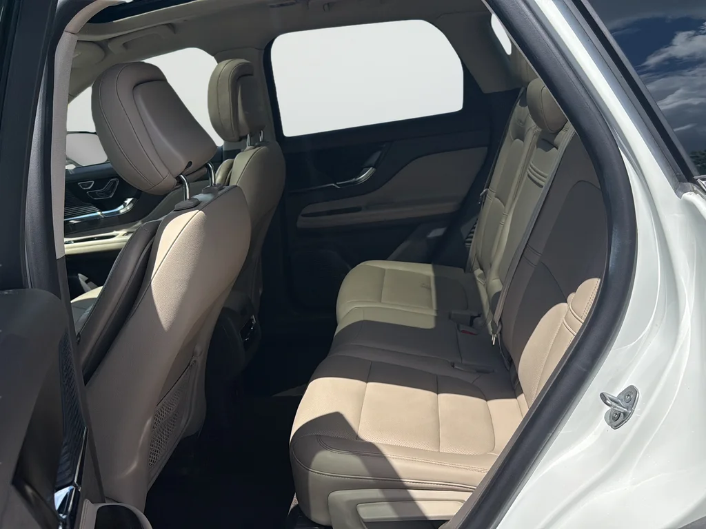 Used 2020 White Lincoln Standard image 20