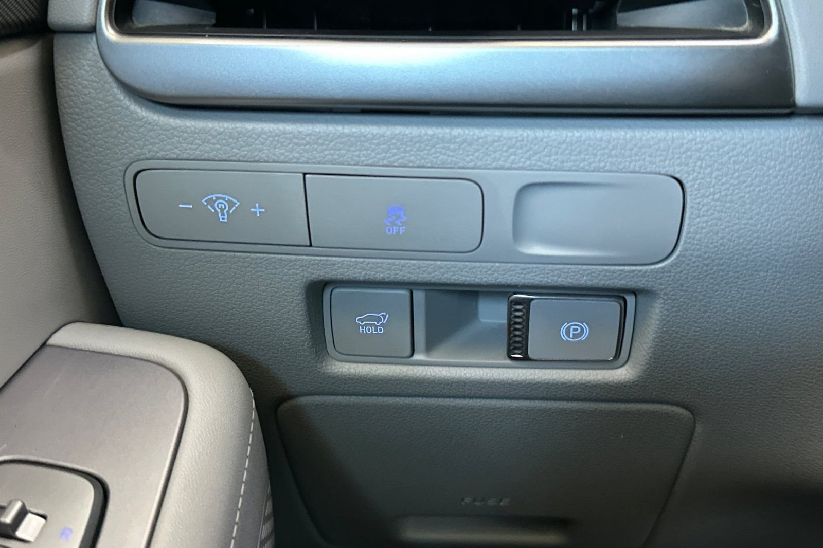Used 2025 White Hyundai SEL image 31