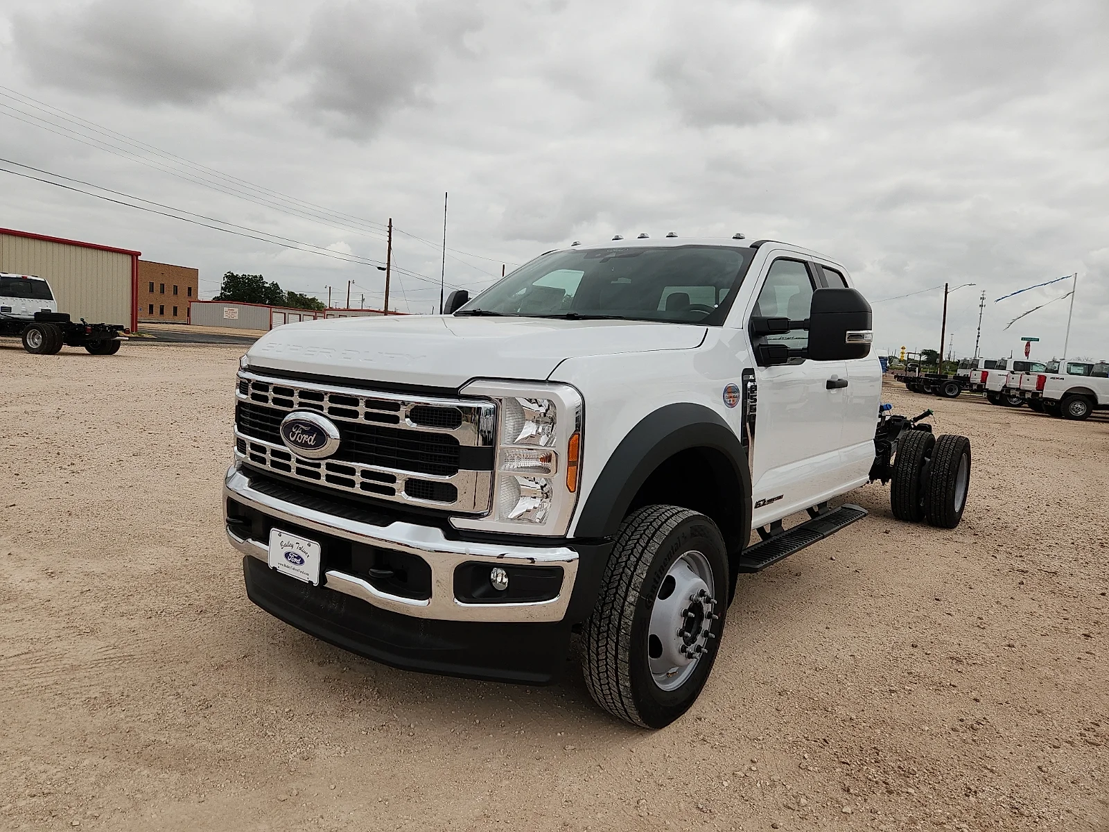 New 2026 Oxford White Ford XL image 3