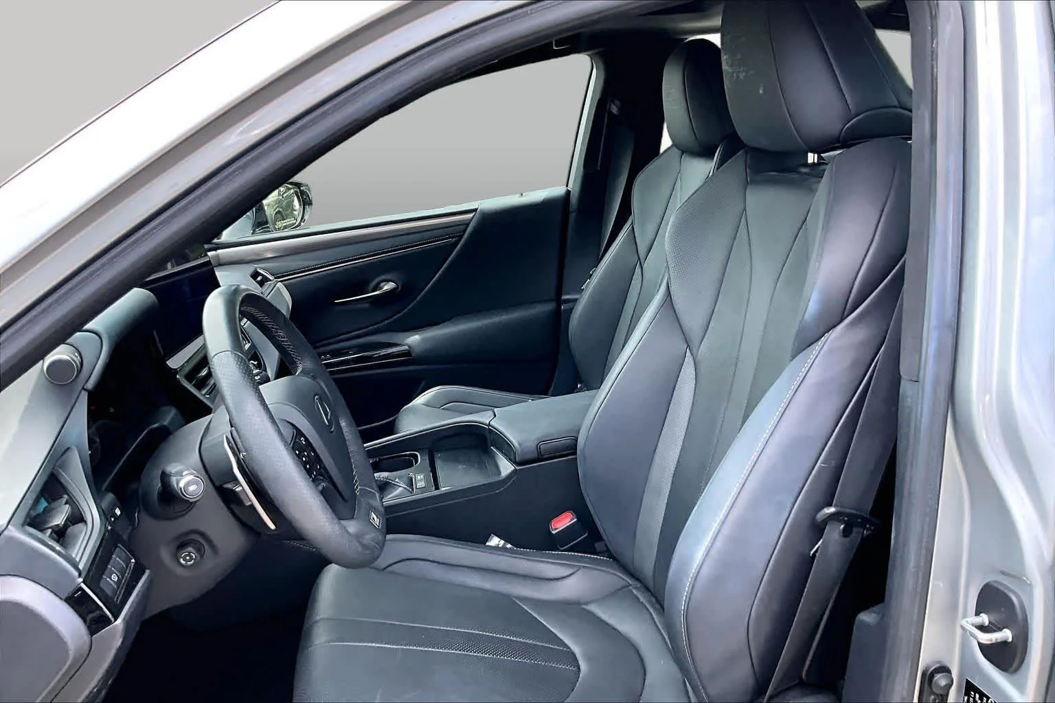 Used 2023 Iridium Lexus F SPORT Handling image 8