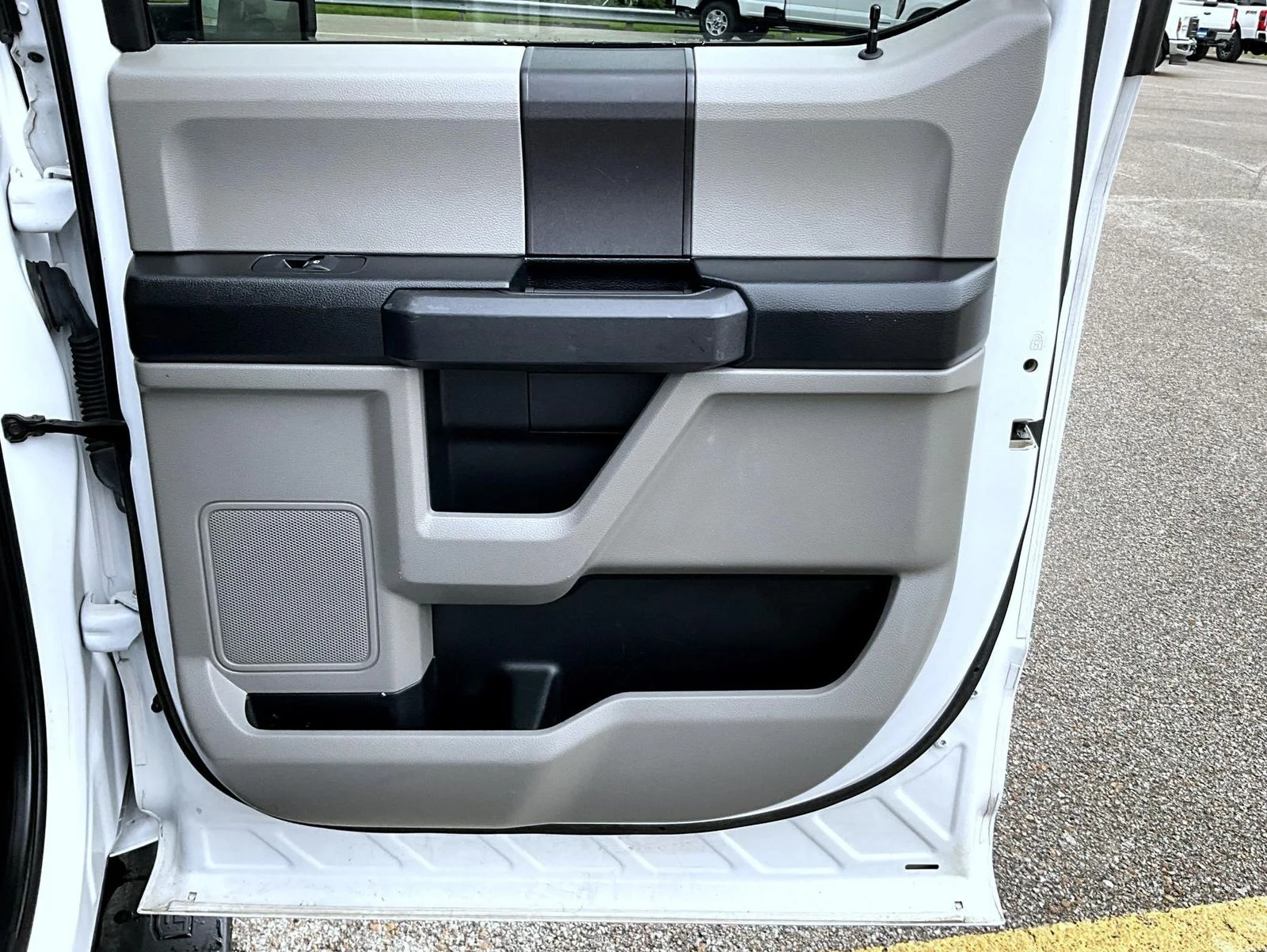 Used 2019 White Ford XL image 18