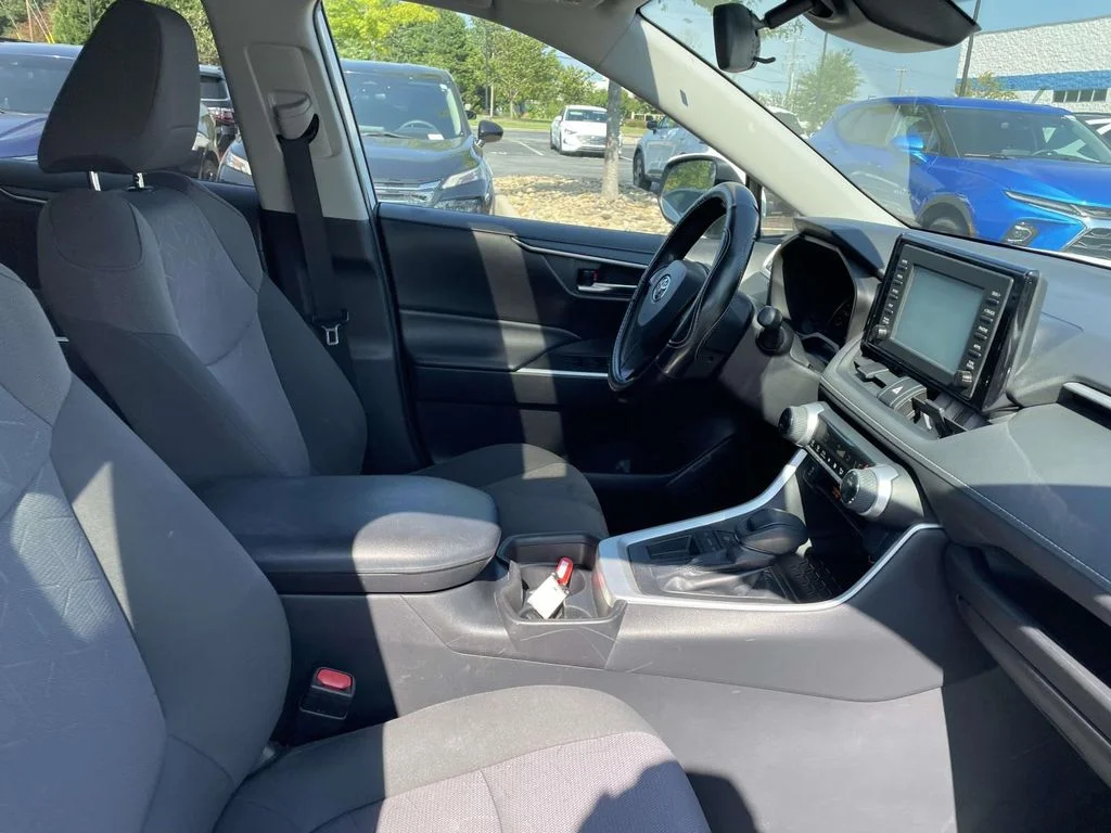 Used 2019  Toyota XLE image 8