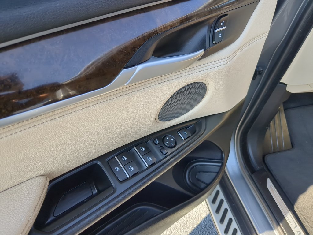 Used 2018 Silver BMW xDrive50i image 12