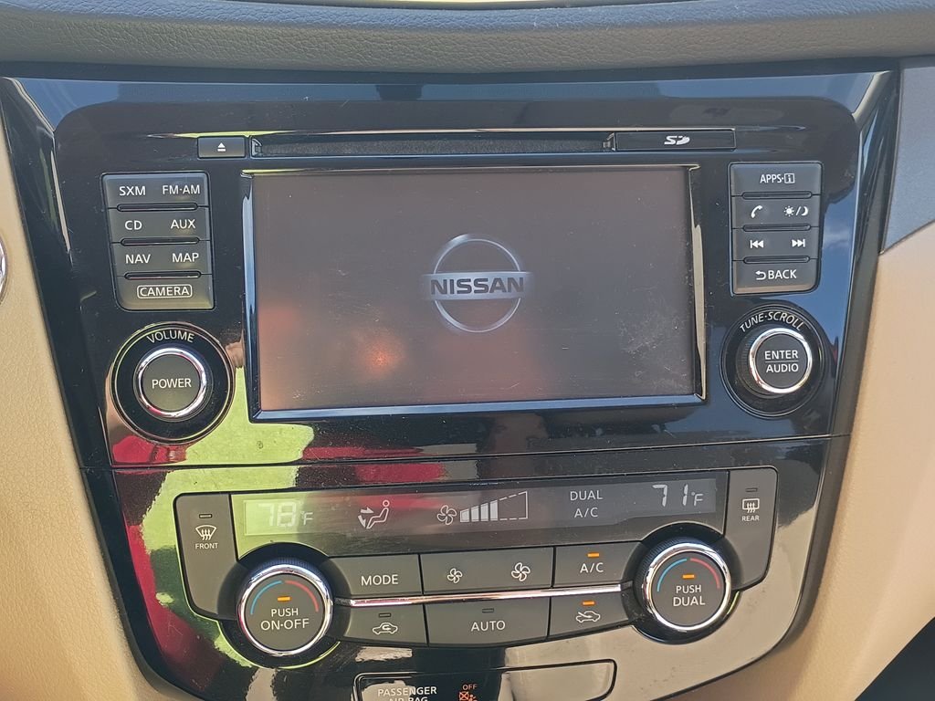 Used 2016 Cayenne Red Nissan SV image 20