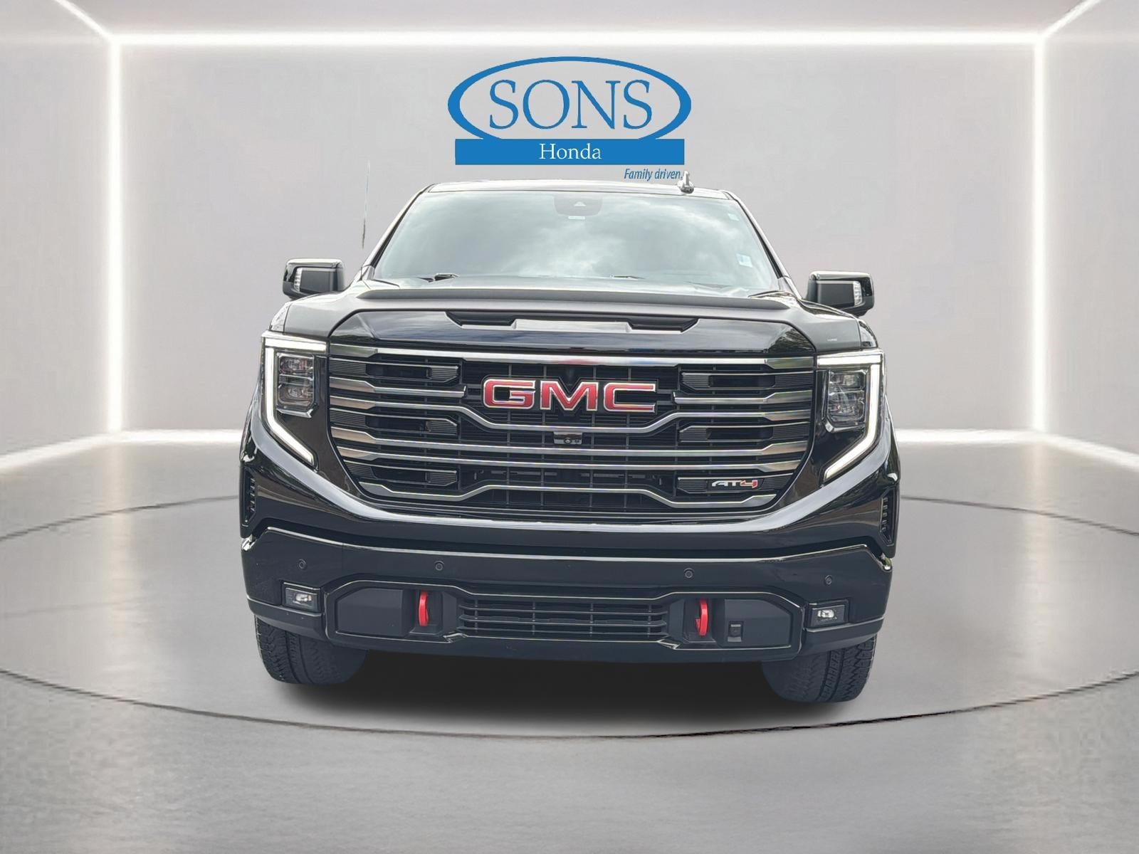 Used 2025 Onyx Black GMC AT4 image 29