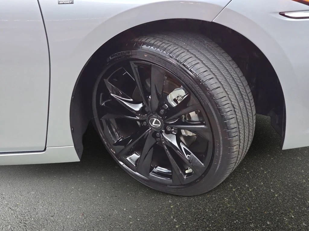 Used 2024 IRIDIUM Lexus 300h F SPORT Handling image 33