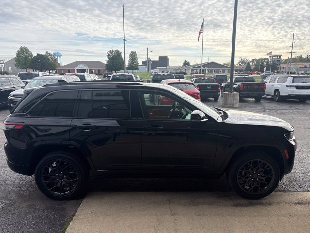 New 2027 High-Gloss Black Paint Jeep Summit image 7
