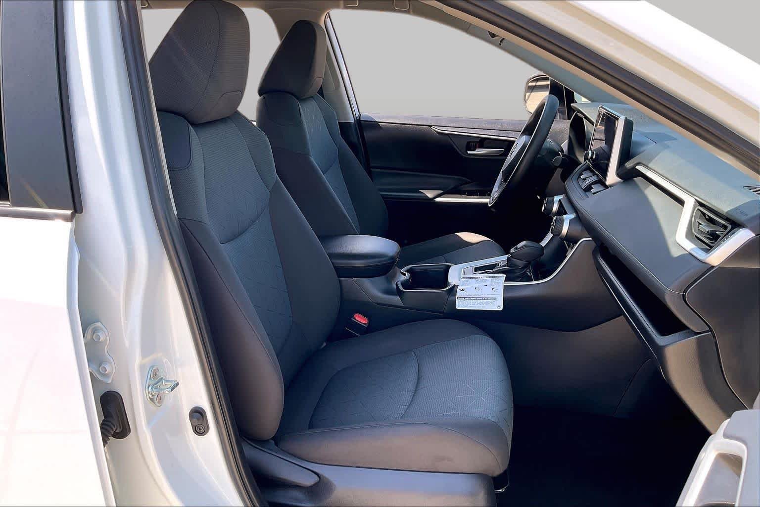 Used 2025 Ice Cap Toyota XLE image 9