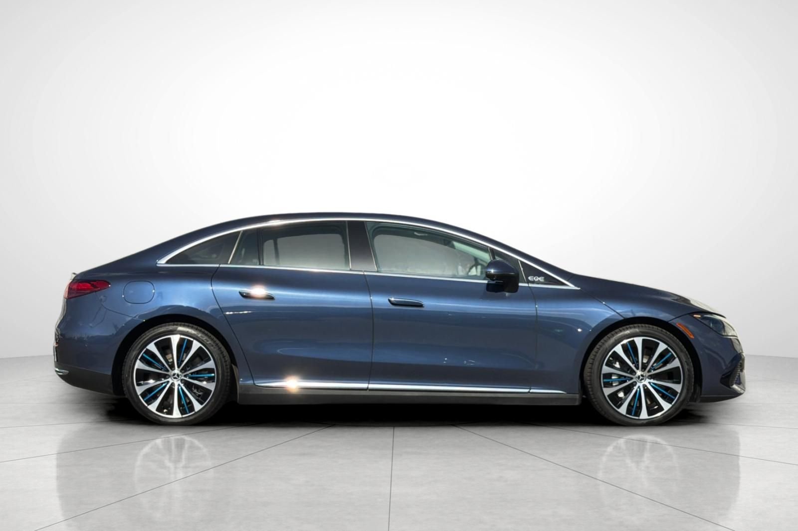 Used 2023 Blue Mercedes-Benz 500 Sedan image 33
