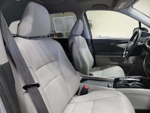 Used 2020 Silver Honda AWD Touring 7 Passenger image 17