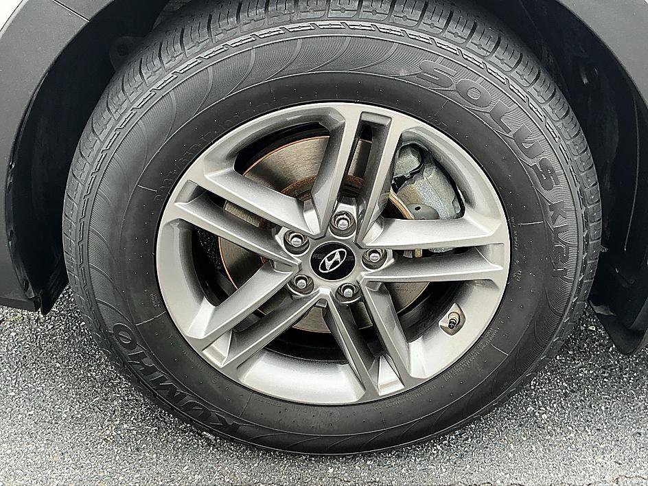 Used 2018 Pearl White Hyundai 2.4L image 9