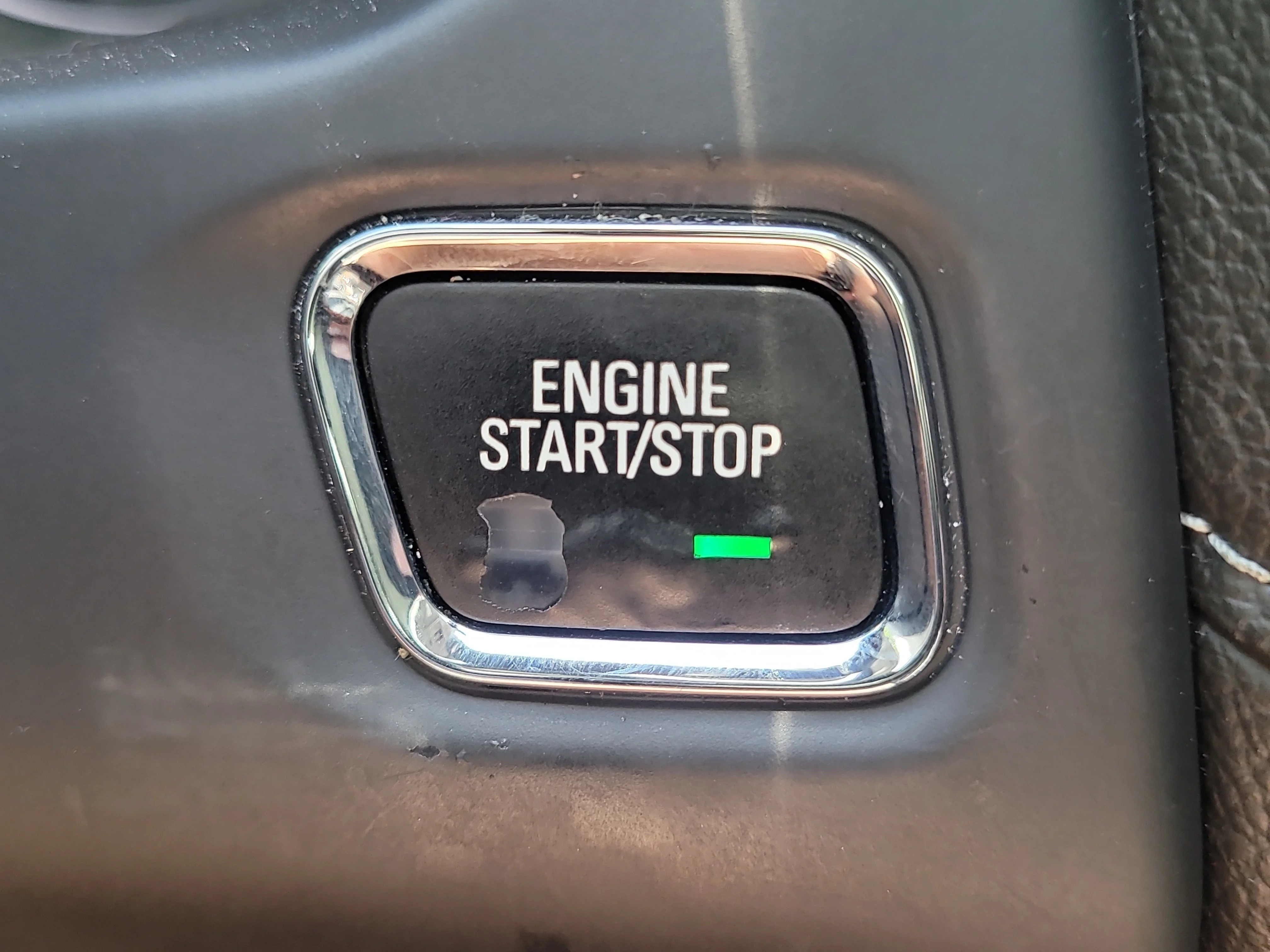 Used 2023 Summit White GMC SLE image 28