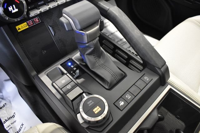 Certified Used 2025  Toyota Limited image 22