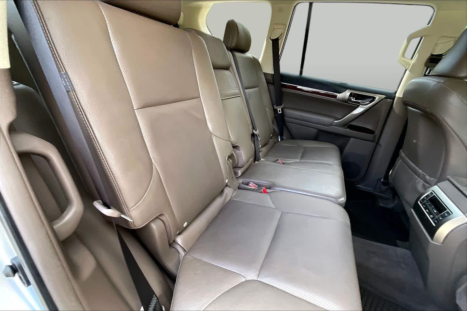 Used 2018 Silver Lining Metallic Lexus Premium image 19