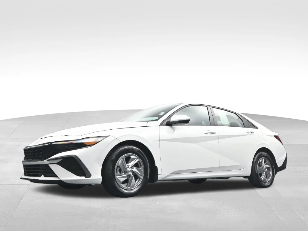 Used 2024 White Hyundai SE image 41