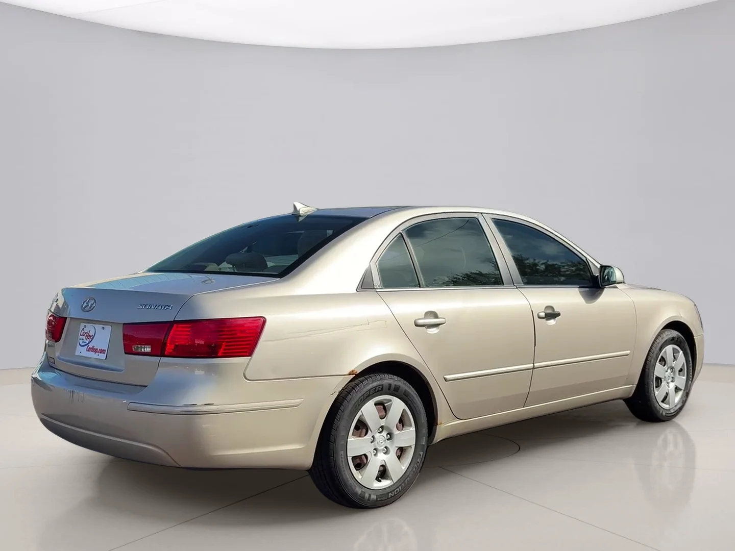 Used 2010 Gold Hyundai GLS image 5