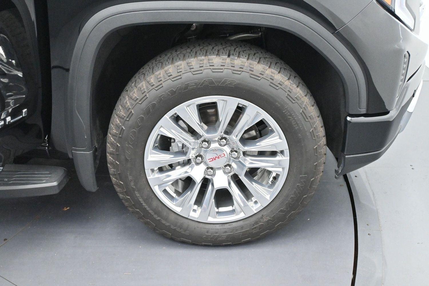 Used 2025 Onyx Black GMC Denali image 37