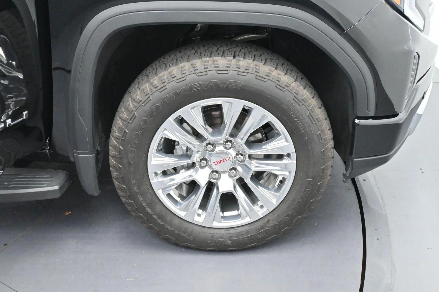 Used 2025 Onyx Black GMC Denali image 37