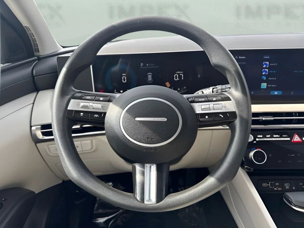 Used 2025 Green Hyundai SEL image 12