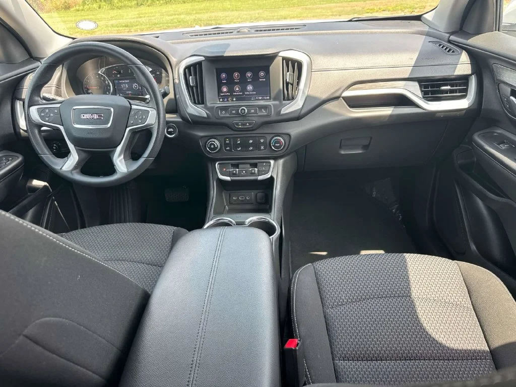 Used 2024 White GMC SLE image 15