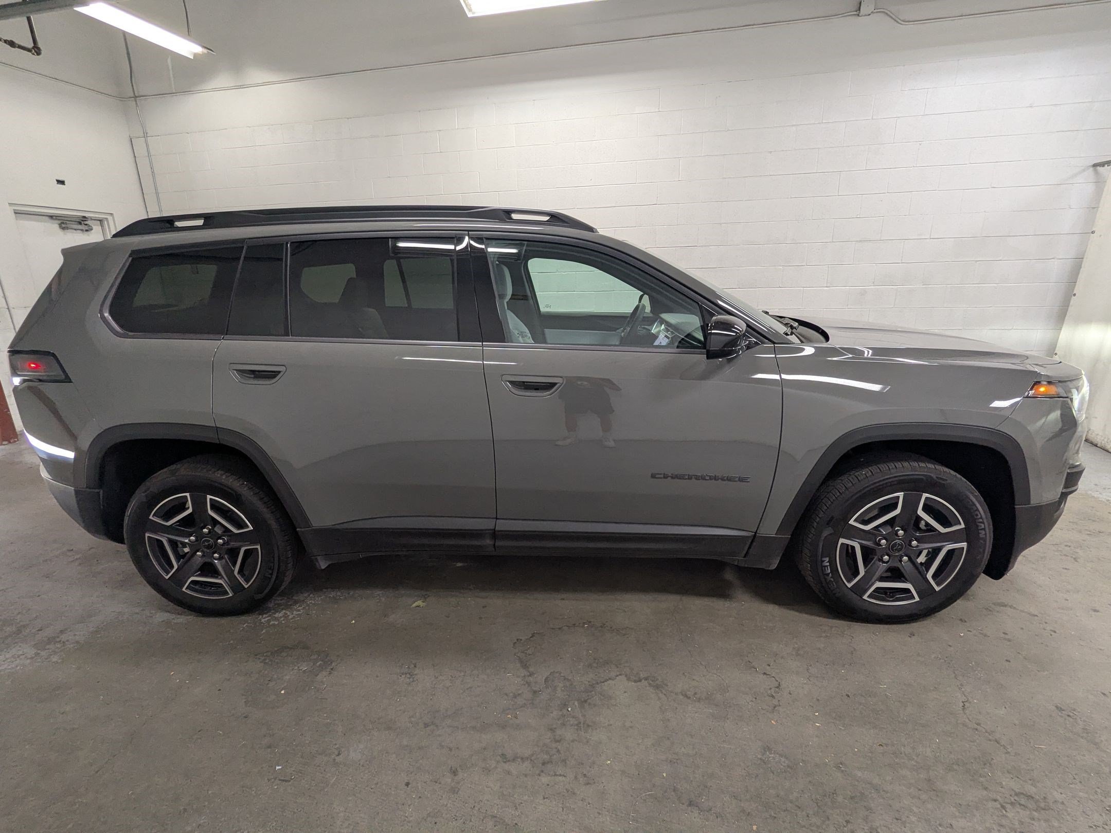 New 2026 Sting-Gray Clearcoat Jeep Laredo image 3