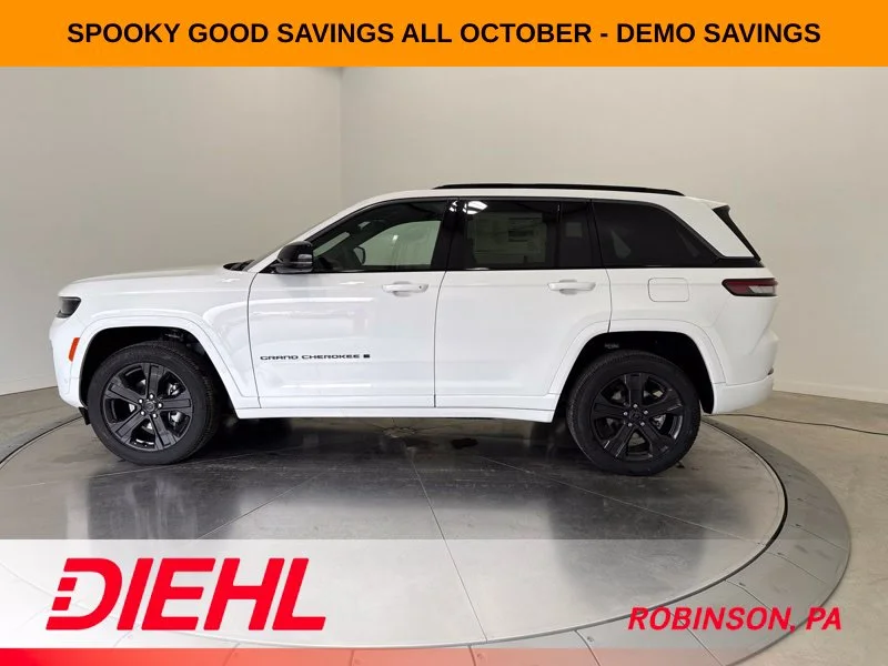 New 2027 Bright White Clear-Coat Paint Jeep Limited Reserve image 4