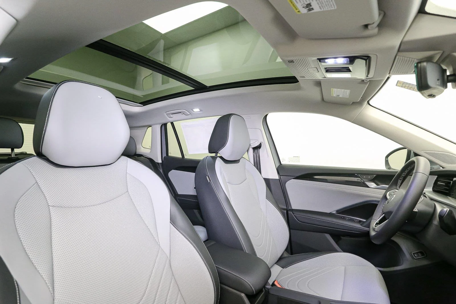 New 2026 Platinum Gray Metallic Volkswagen SE image 15