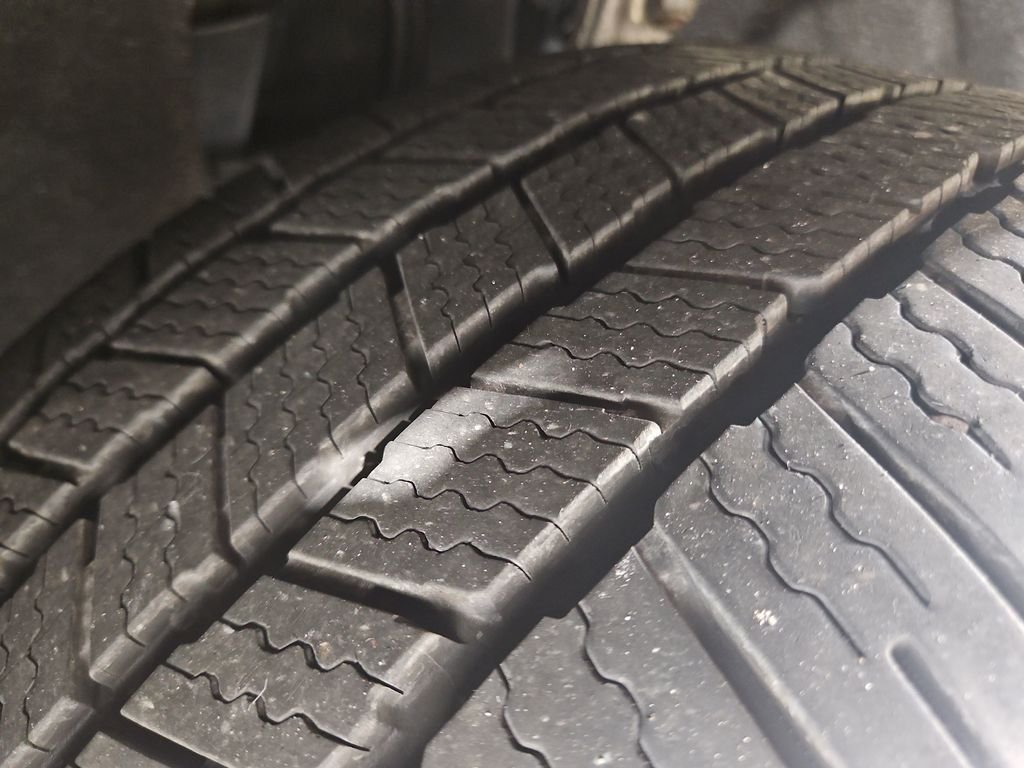 Used 2019 Diamond Black Jeep Laredo image 27
