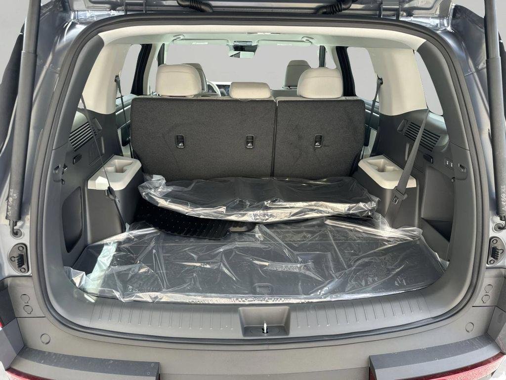 New 2026 Ecotronic Gray Hyundai SE FWD image 22