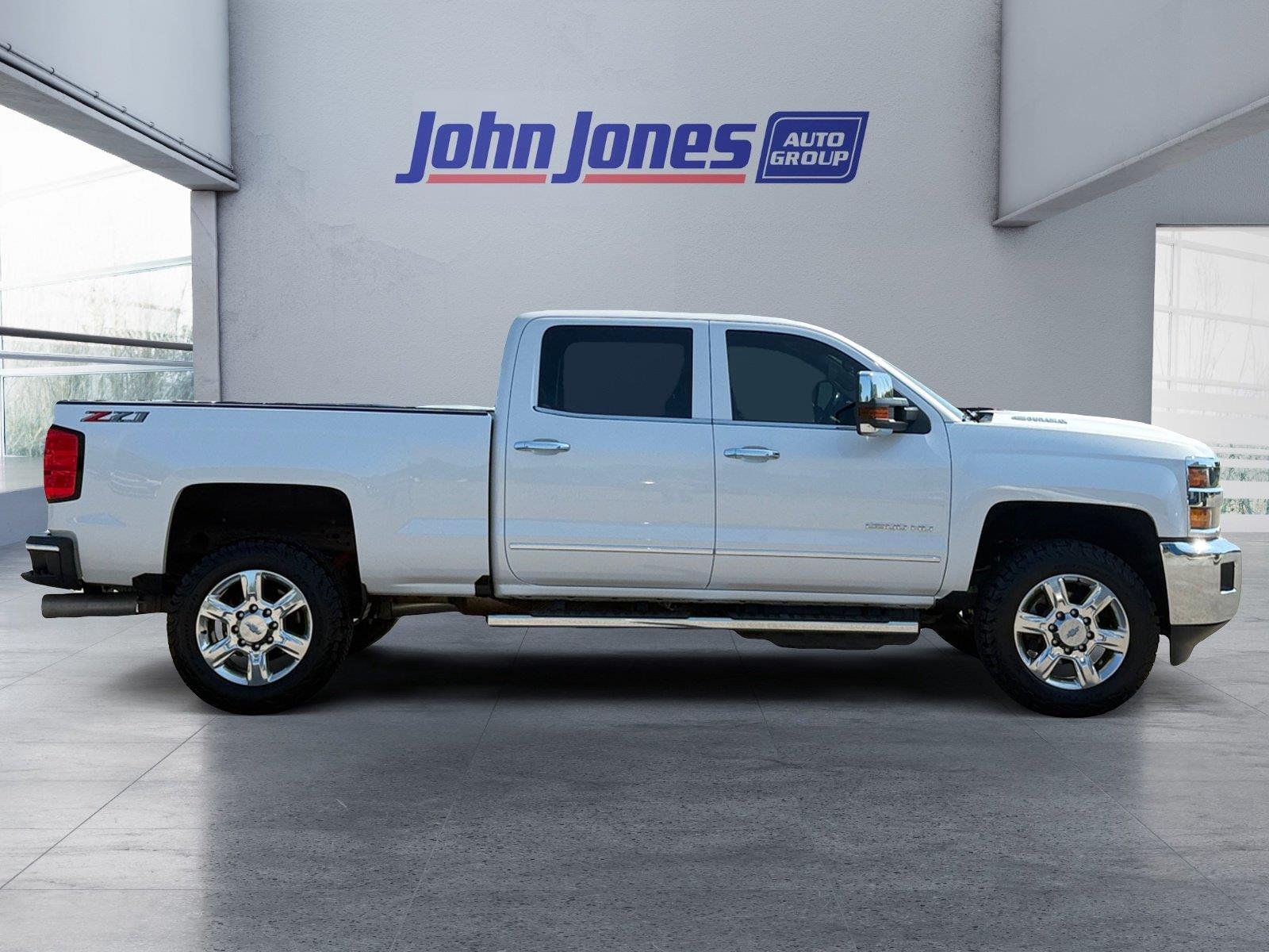 Used 2019 Iridescent Pearl Tricoat Chevrolet LTZ image 10