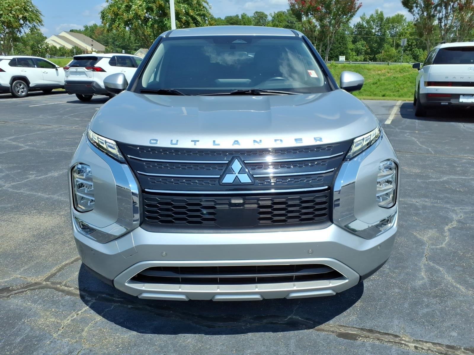 Used 2023 Alloy Silver Metallic Mitsubishi SE image 9
