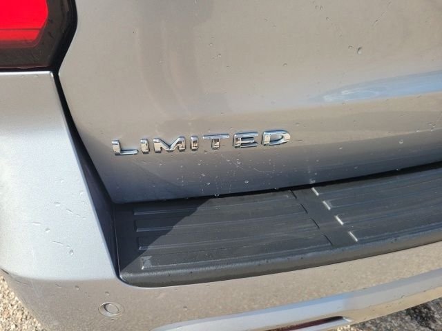 Used 2024 Silver Ford Limited image 28
