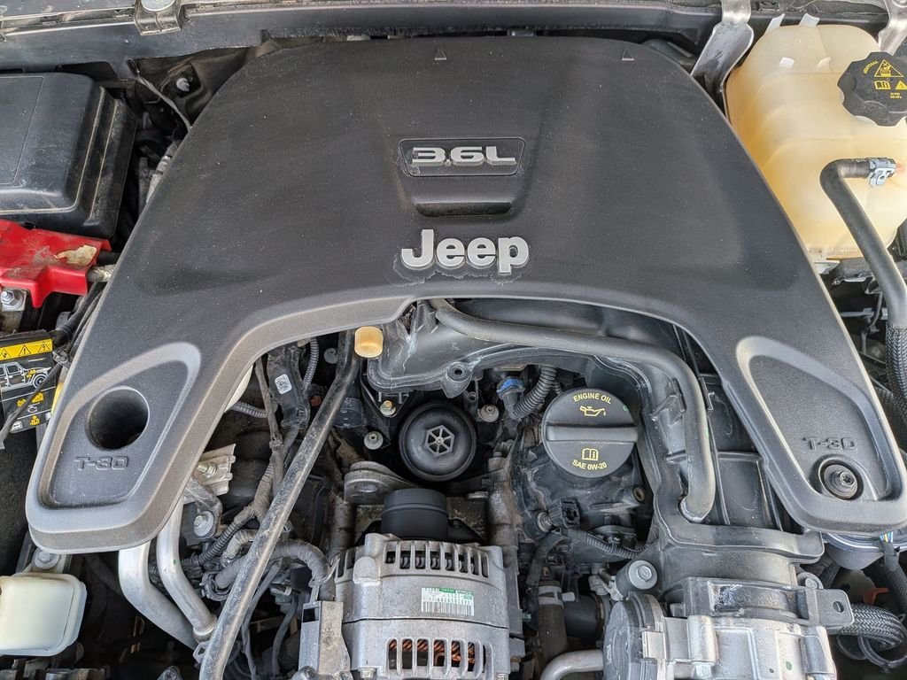 Used 2020 Gray Jeep Sport S image 12