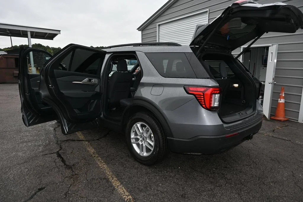 New 2027 Carbonized Gray Metallic Ford Active image 19