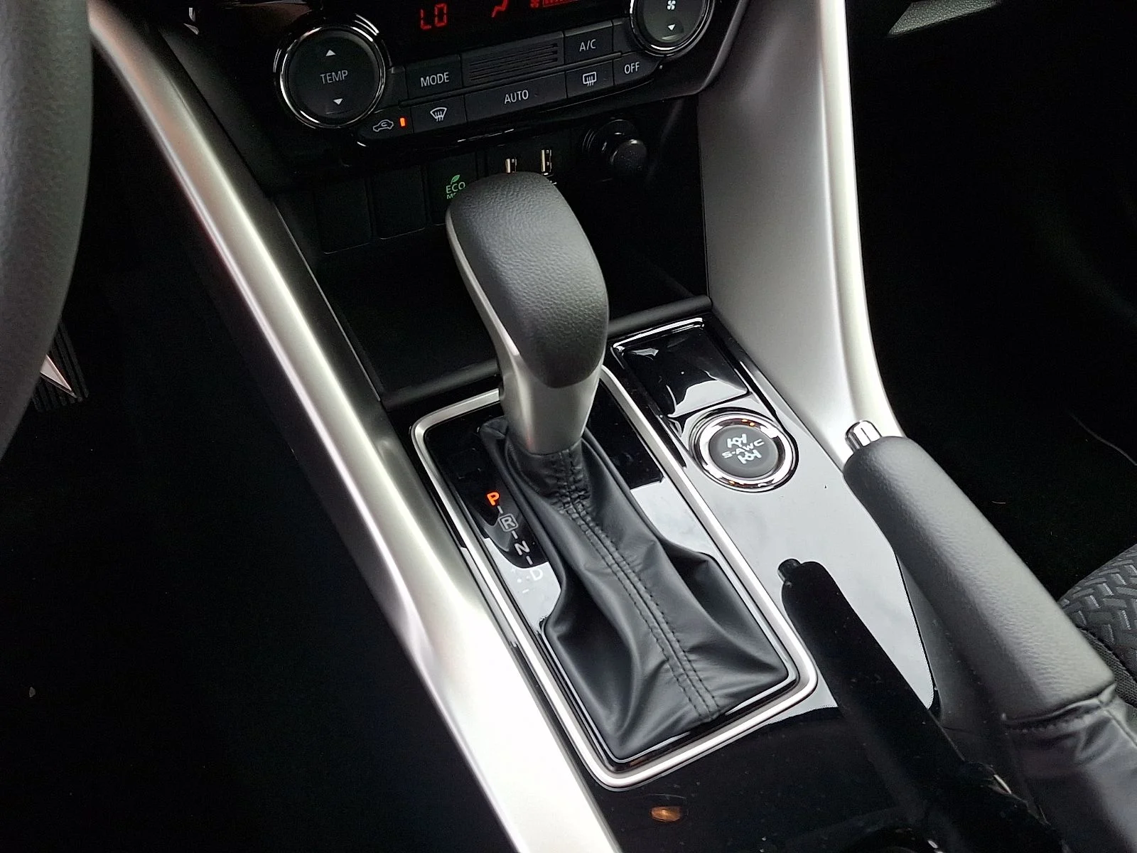 New 2026 White Mitsubishi ES image 15