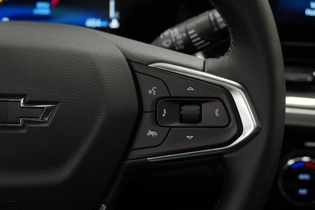 New 2026 Mosaic Black Metallic Chevrolet ACTIV image 21