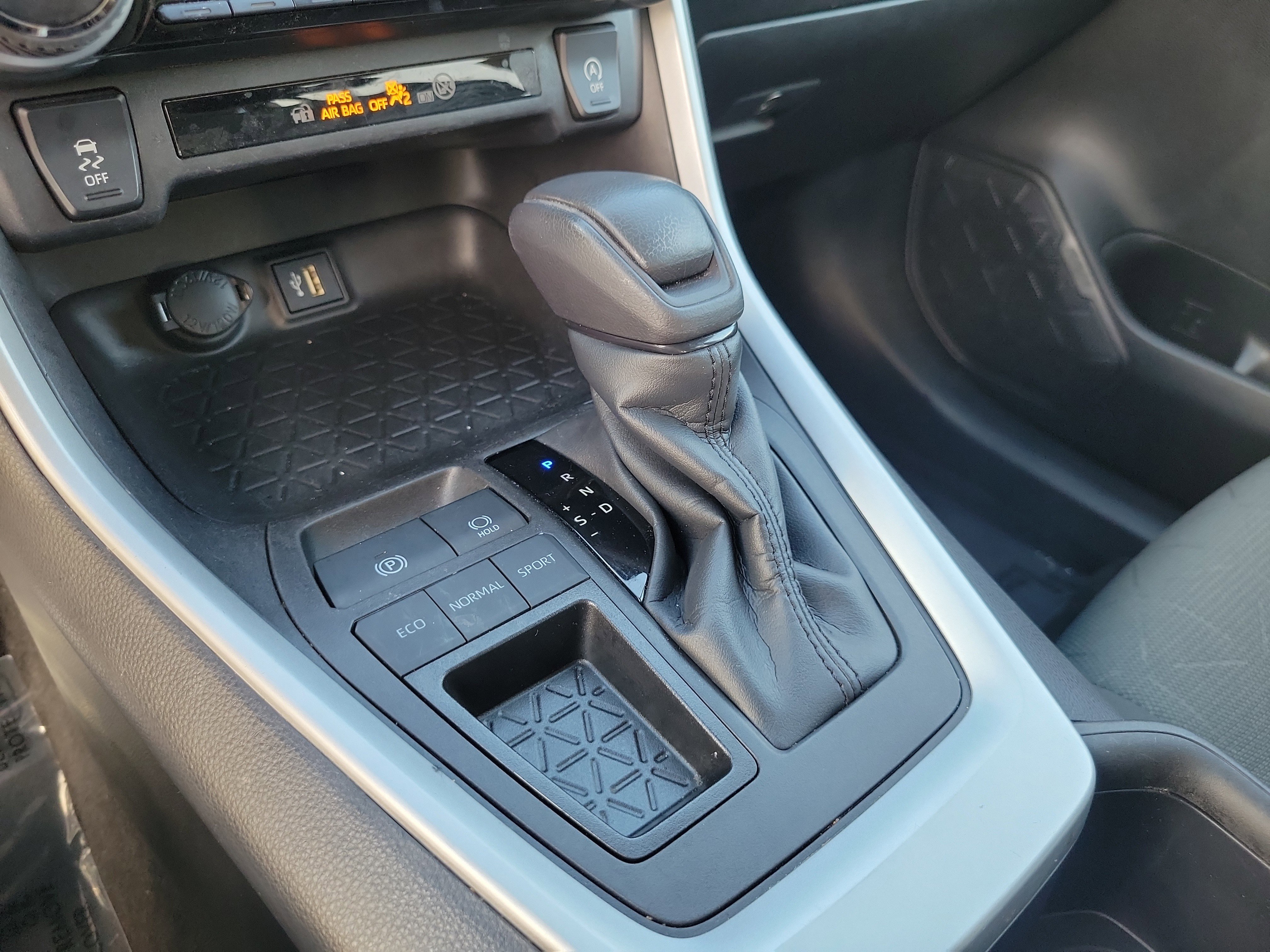 Used 2023 White Toyota XLE image 19
